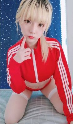 男人亲嘴脱内衣内裤视频