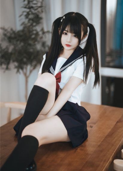 美谷朱里