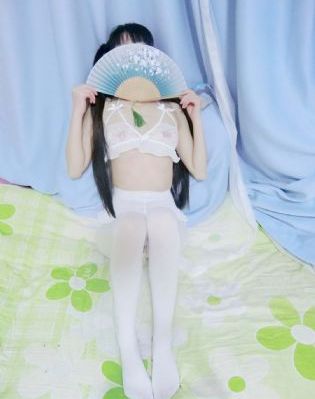 年轻的女闺蜜hd